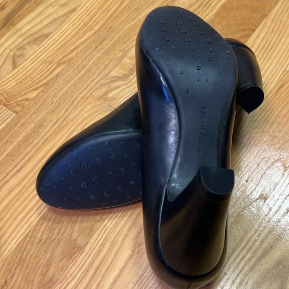 NWOT Easyspirit Anti- Gravity Black Heels. - Picture 5 of 7